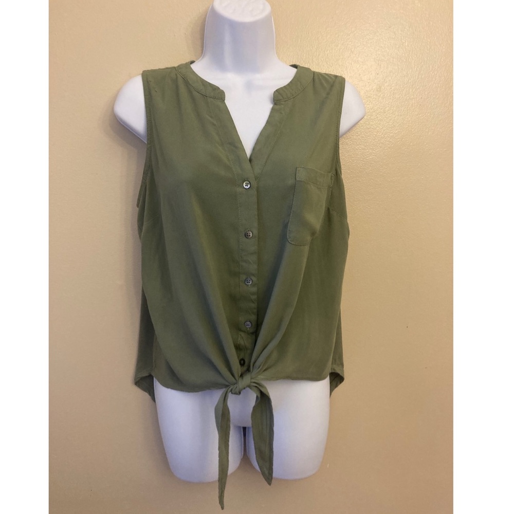 A New Day Olive Green Button Down Top with No Sleeves and Tie Waist